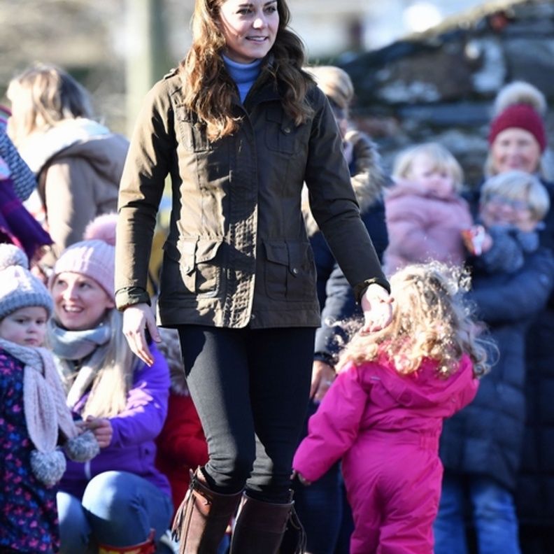 إطلالتها أمس خلال زيارتها شمال إيرلندا تميّزت بالطابع الكاجول