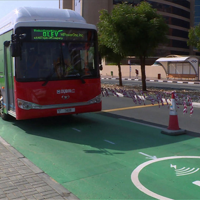 تدشين التشغيل التجريبي للشحن اللاسلكي المركبات والحافلات في دبي للسيليكون