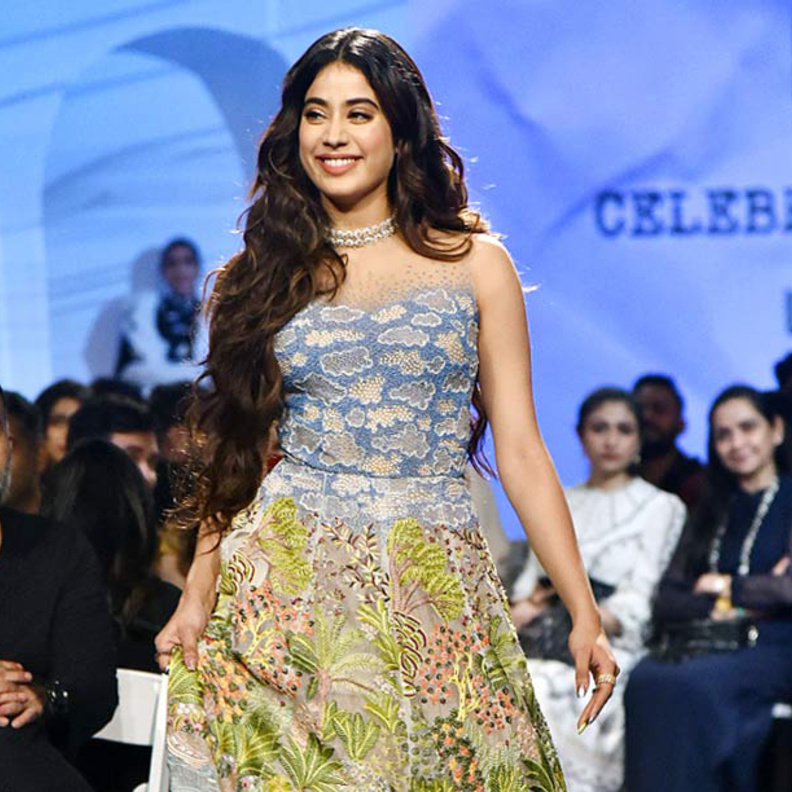 نجوم ومشاهير بوليوود في افتتاح أسبوع لاكمي للموضة لعام 2020