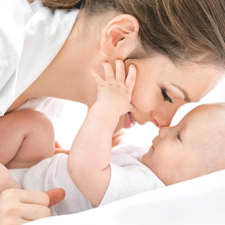 أهمية الترابط العاطفي بين الأم والطفل