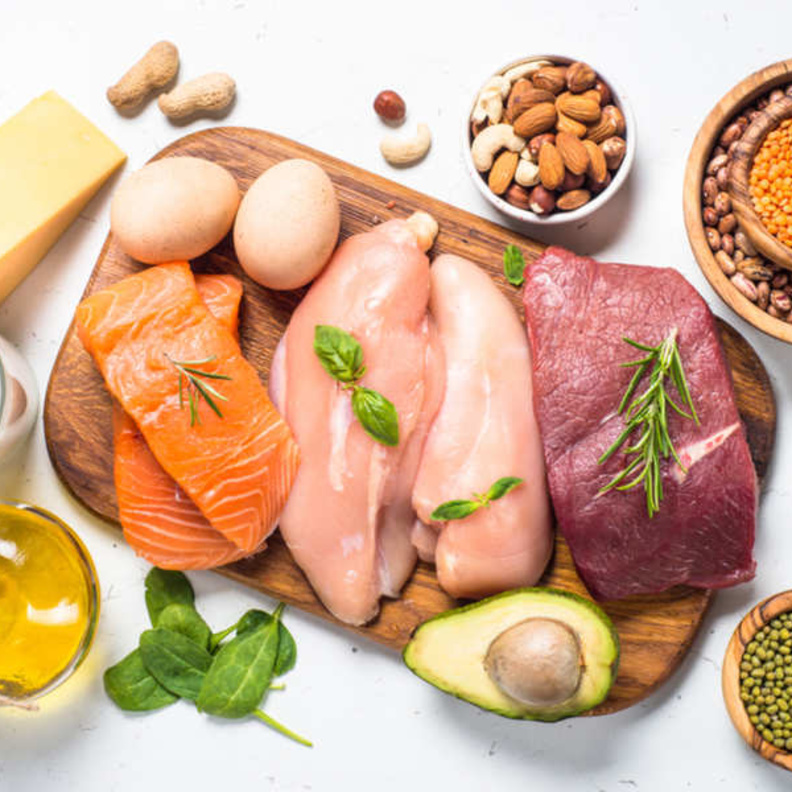 تلعب البروتينات دورا هاما في بناء الجسم والحفاظ على الصحة