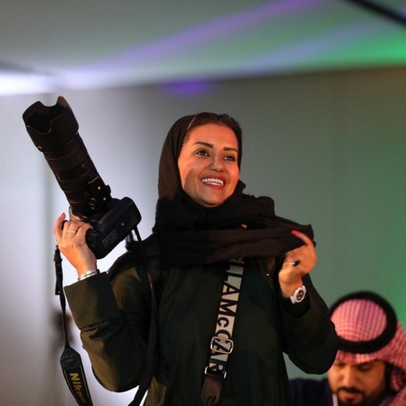 المصورة أماني القحطاني تحصد 3 أوسمة شرفية عالمية بمسابقة بوكا باي 2020 بمقدونيا 