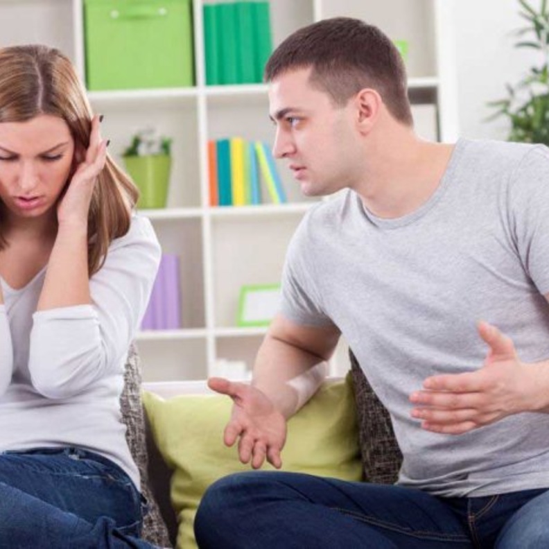 كيف يكون الزوجين سبب تدخل الآخرين في الحياة الزوجية 