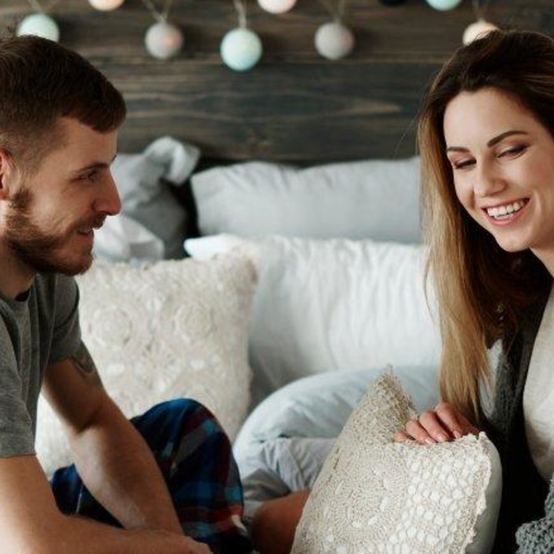 فوائد التعبير عن المشاعر على الحياة الزوجية 