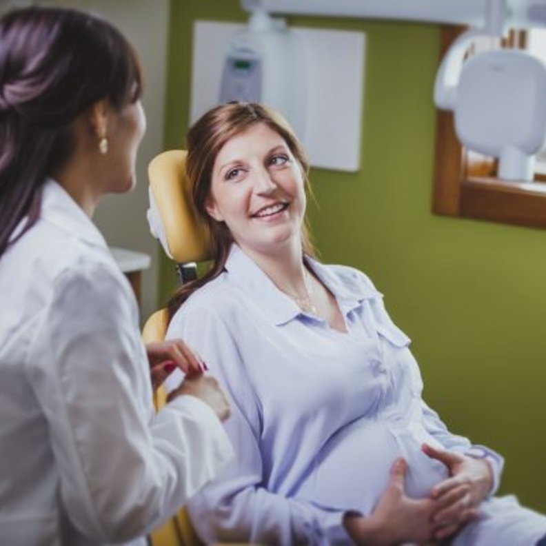 العلاقة بين سلامة أسنان الحامل وصحة الجنين