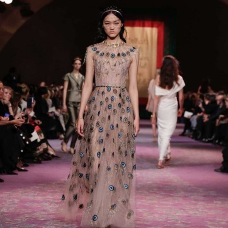 فستان من dior