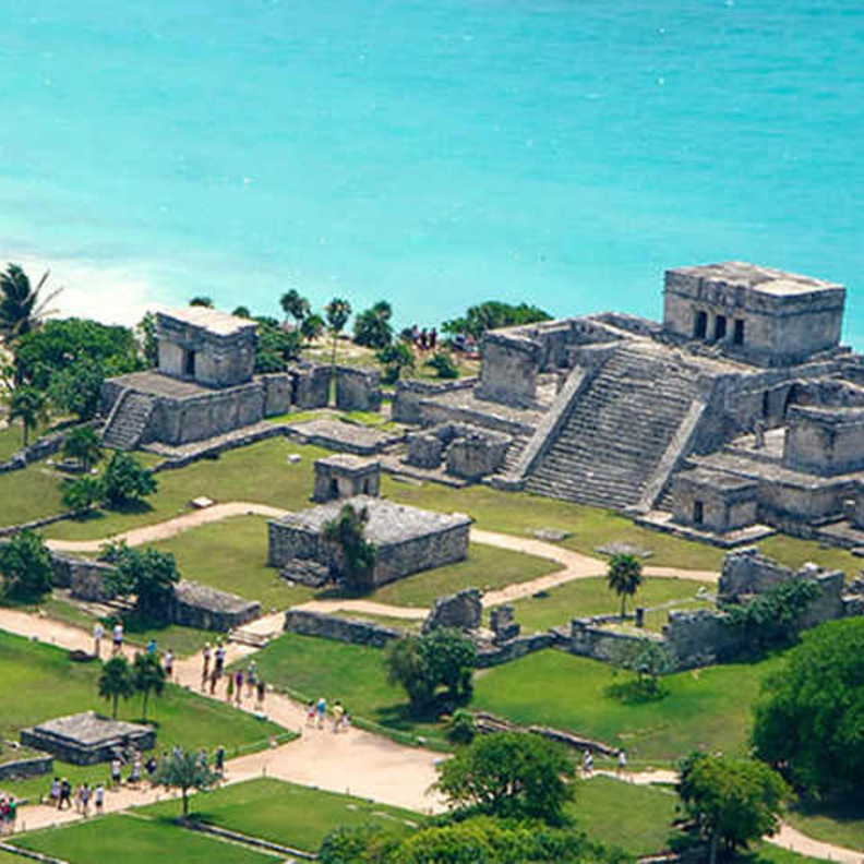 الاثار تجاور الشواطئ في تولوم