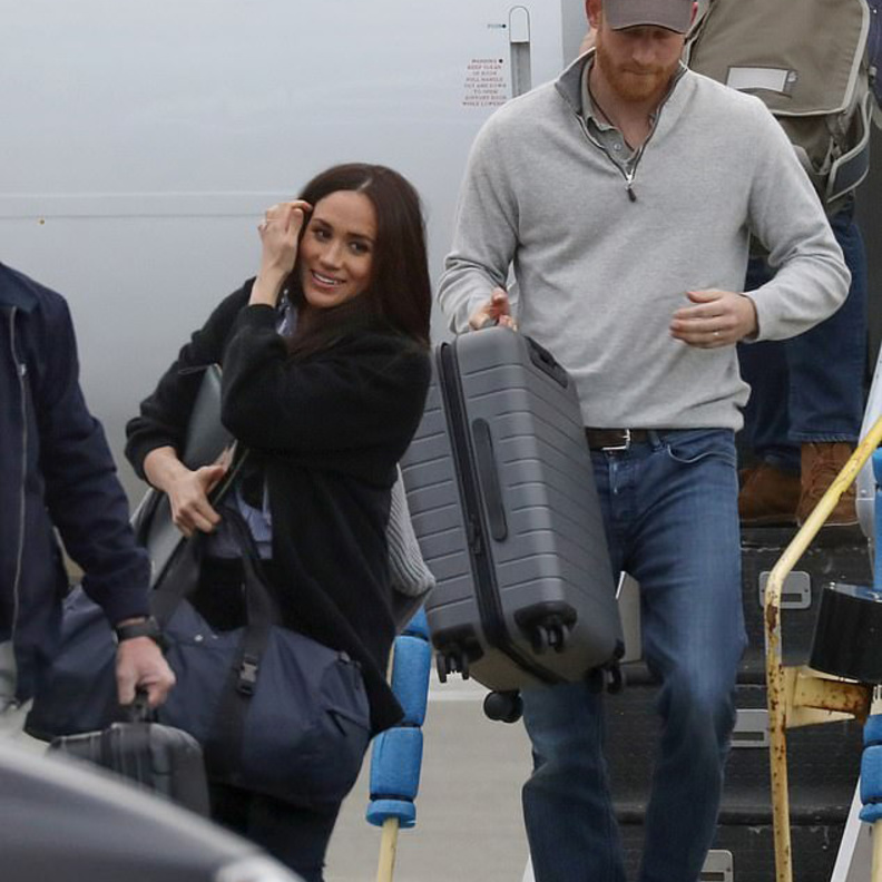 ملكة بريطانيا تزيل صور هاري وميغان من قصر كنسينغتون