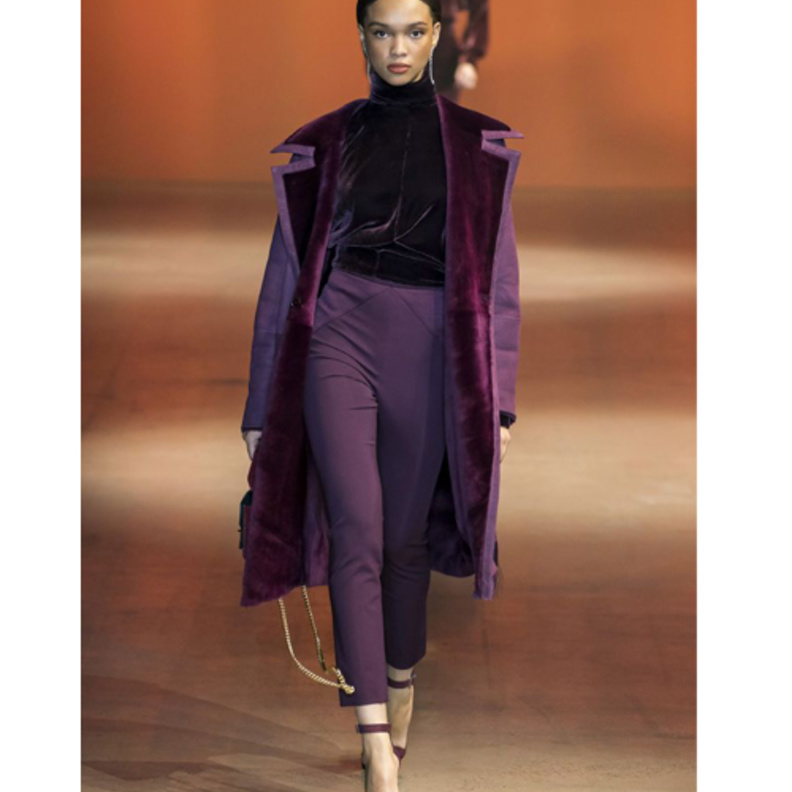 الوان الملابس البنفسجية الداكنة المناسبة النيلية لمقابلة عمل في الشتاء من Cushnie