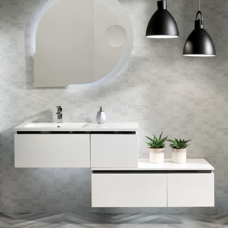 تصميم المرآة ضمن خزانة جدارية للحمامات الصغيرة