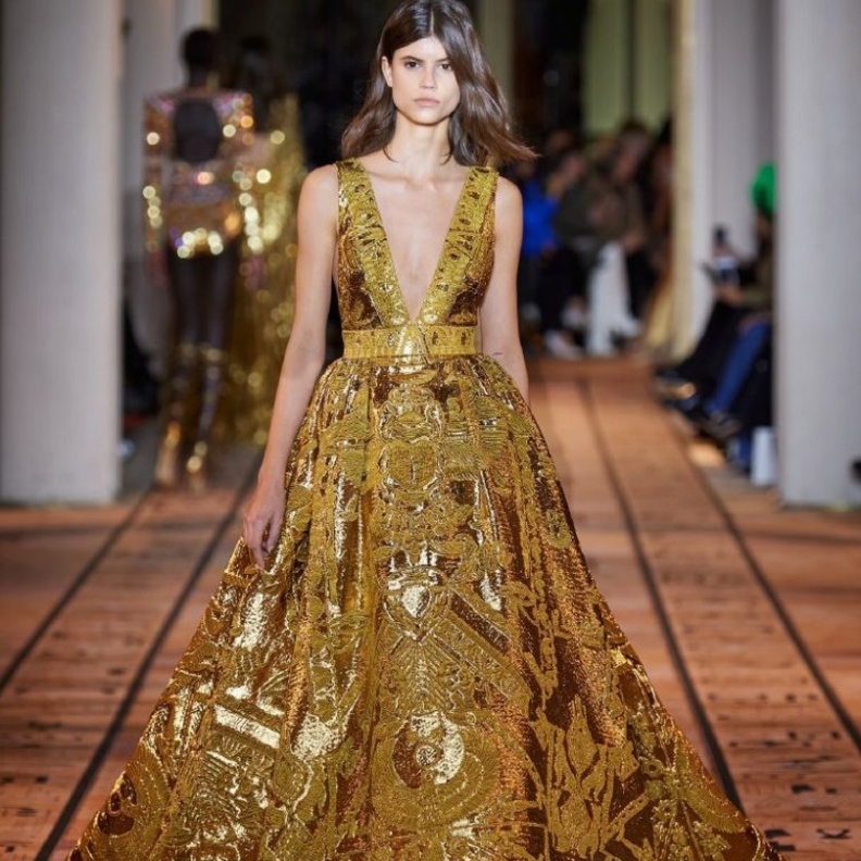 فستان أحمر من زهير مراد