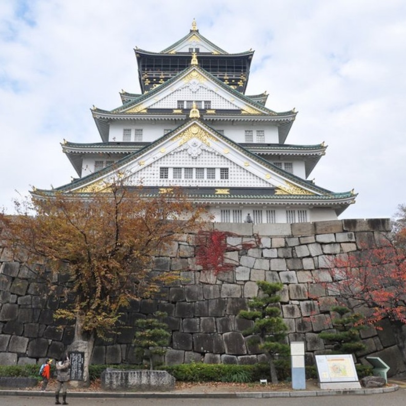 قلعة اوساكا (Osaka Castle)