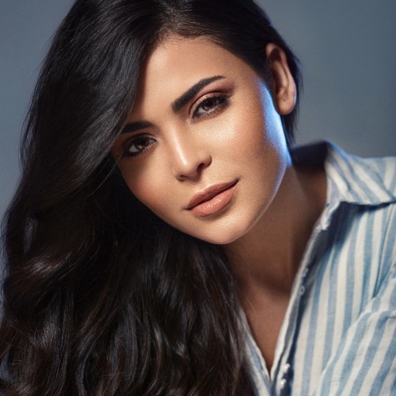 الفنانة أسماء جلال