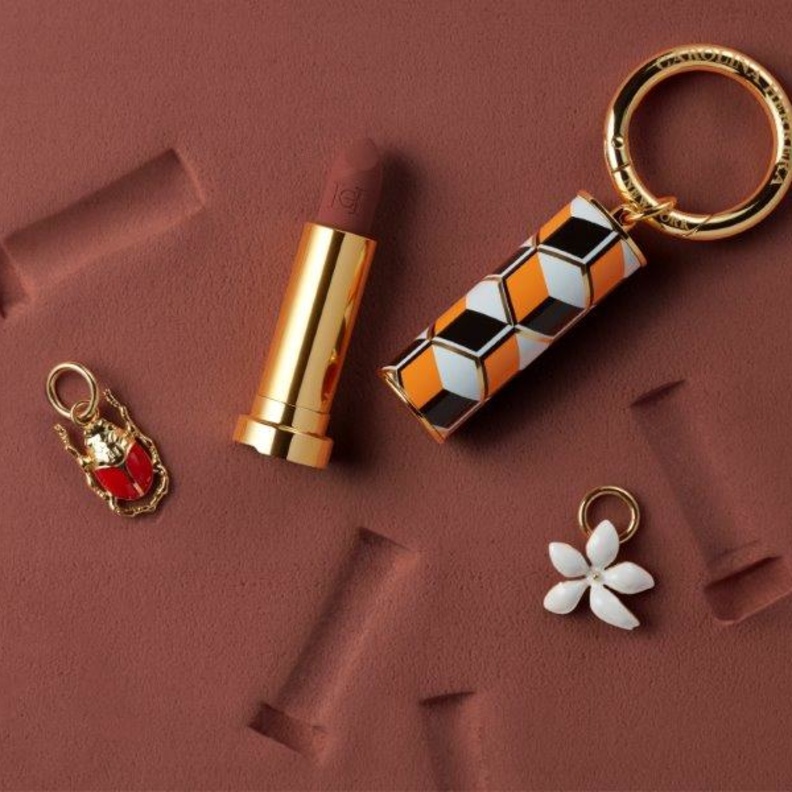 مجموعة  CAROLINA HERRERA الأولى للماكياج.. للمرأة الجريئة والرائعة