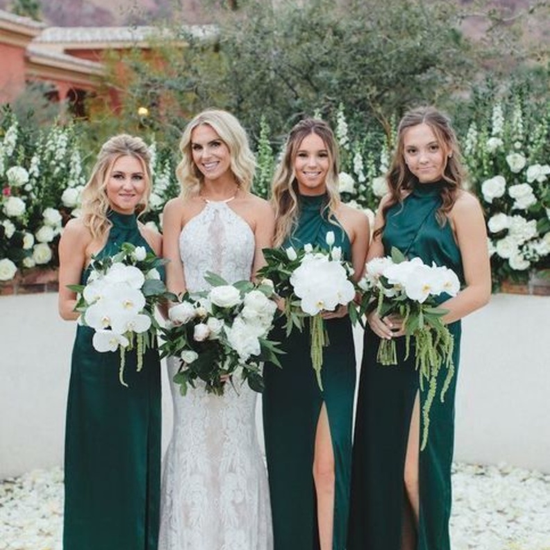  استوحي كيفية تنظيم و ادخال اللون الاخضر الملكي في حفلات الزفاف