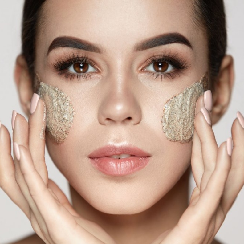 اتبعي وصفات طبيعية لتقشير البشرة الحساسة