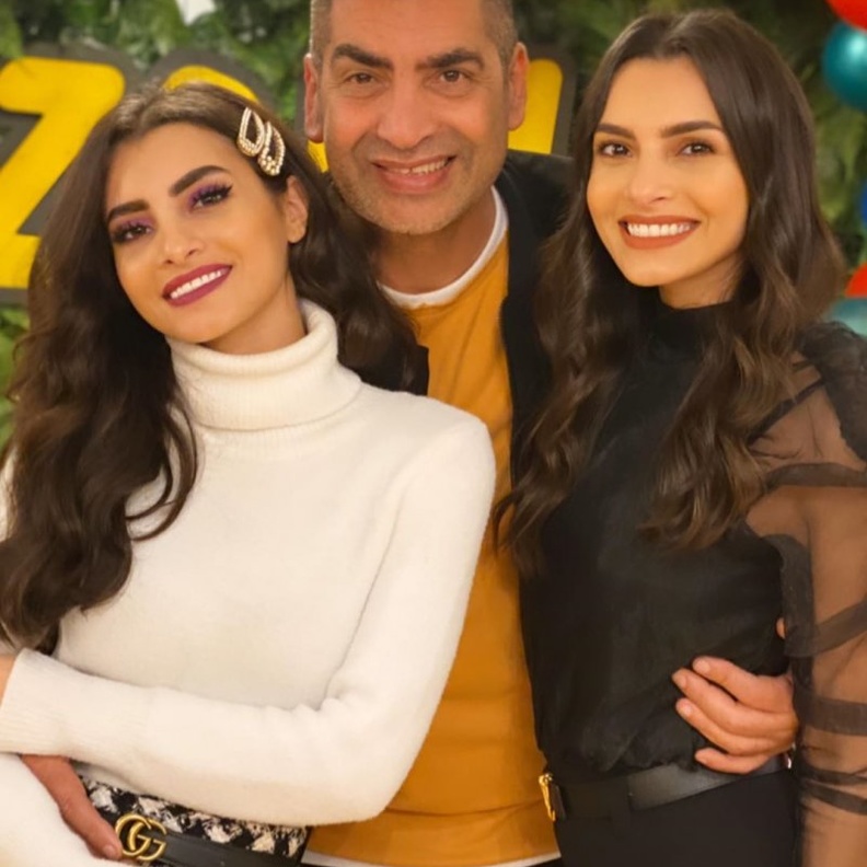 كارمن سليمان وشقيقتها