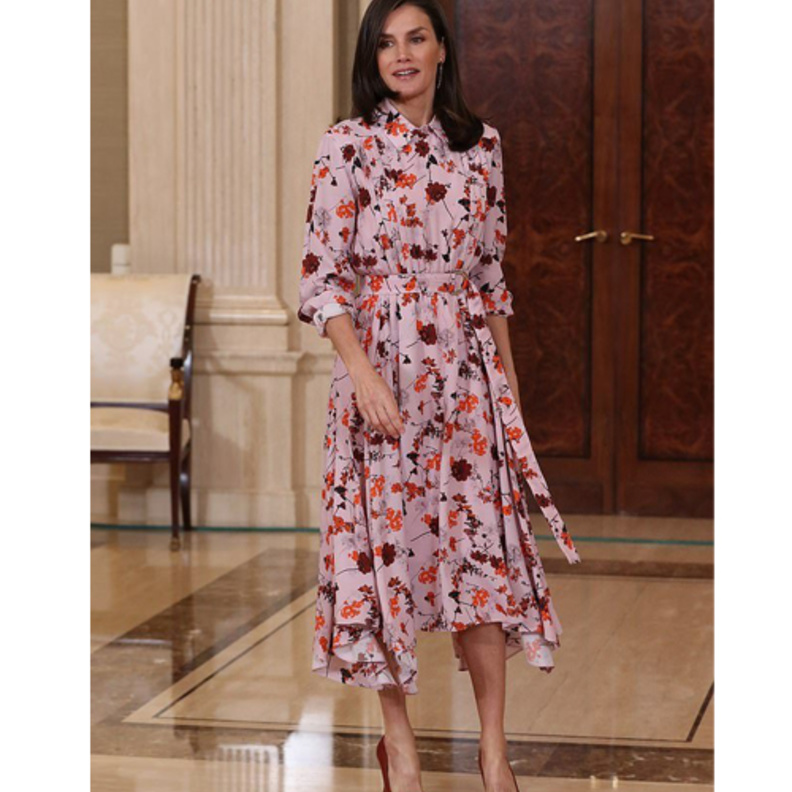 فستان بنقشة الورود من Zara