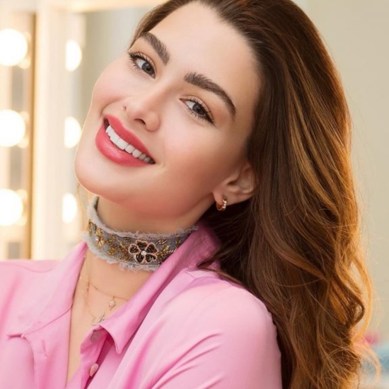 روان بن حسين تضع طفلتها الأولى 