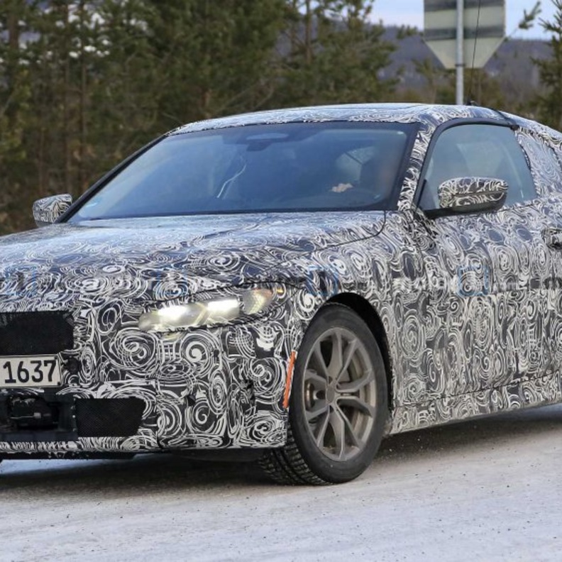 بي إم دبليو تختبر سيارة جديدة 