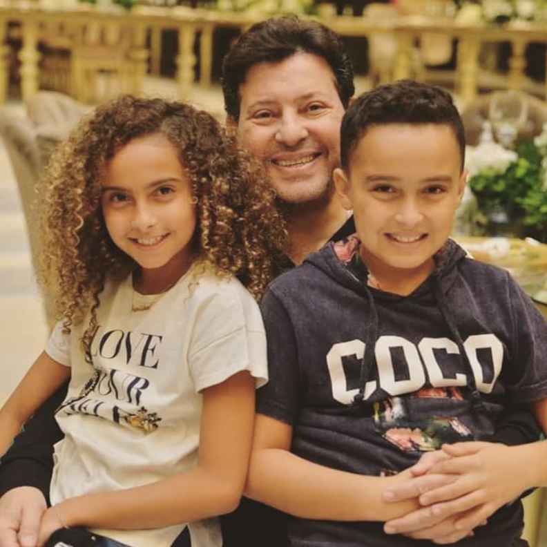 هاني شاكر واحفاده