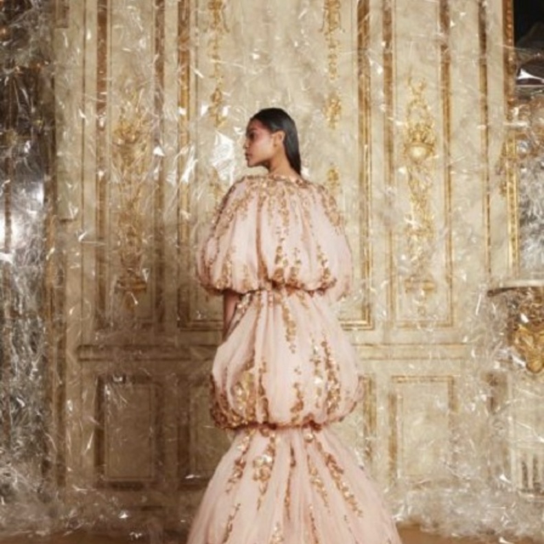 فستان من تصميم رامي العلي