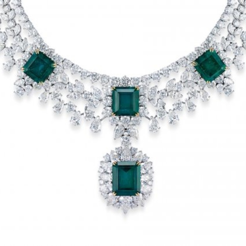 عقود الماس وزمرد