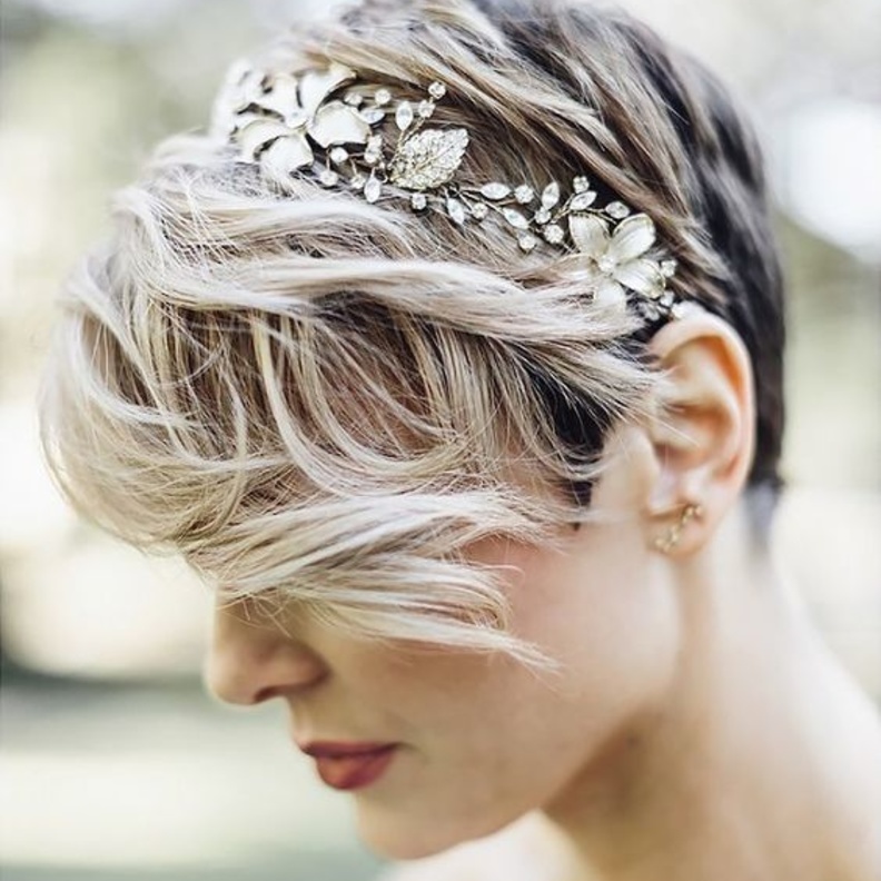 اجمل تسريحات عروس للشعر الخفيف مواكبة للعصرية