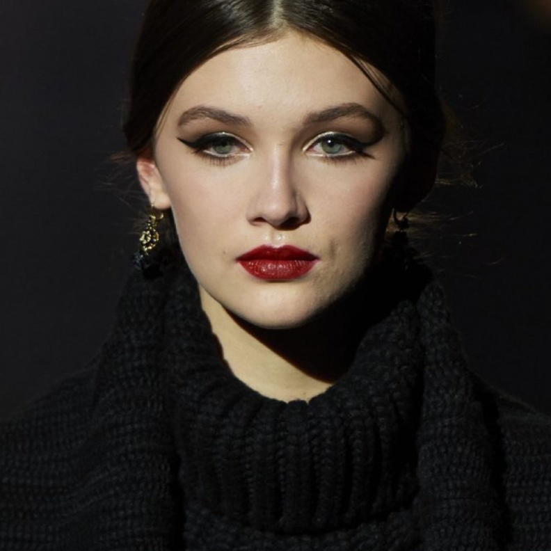 رسمات آيلاينر عصرية لشتاء 2021 من Dolce & Gabbana