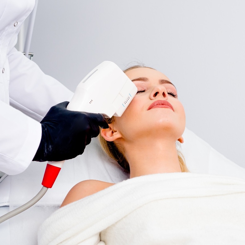 أخصائية ليزر سيما طنوس