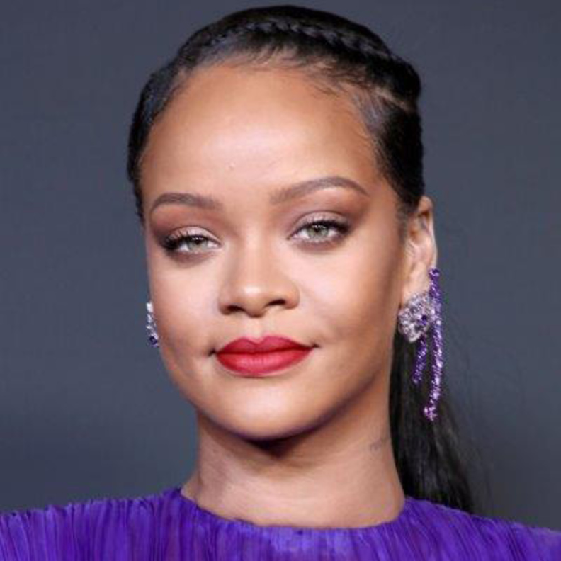 ريهانا بمجوهرات Choaprd في حفل Annual NAACP Image Awards