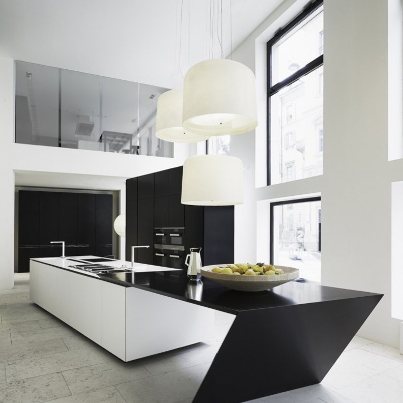 تفاصيل ناعمة باللون الأسود تضيف الجاذبية على ديكور المطبخ بلونه الأبيض