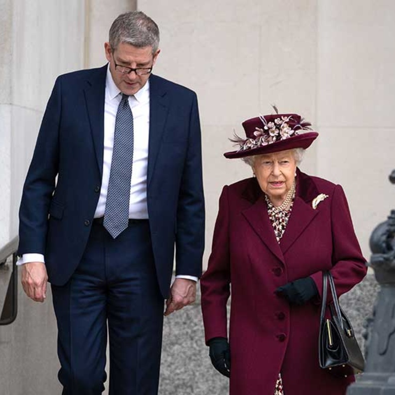 ملكة بريطانيا تزور مقر المكتب الخامس "المخابرات الحربية البريطانية" في لندن