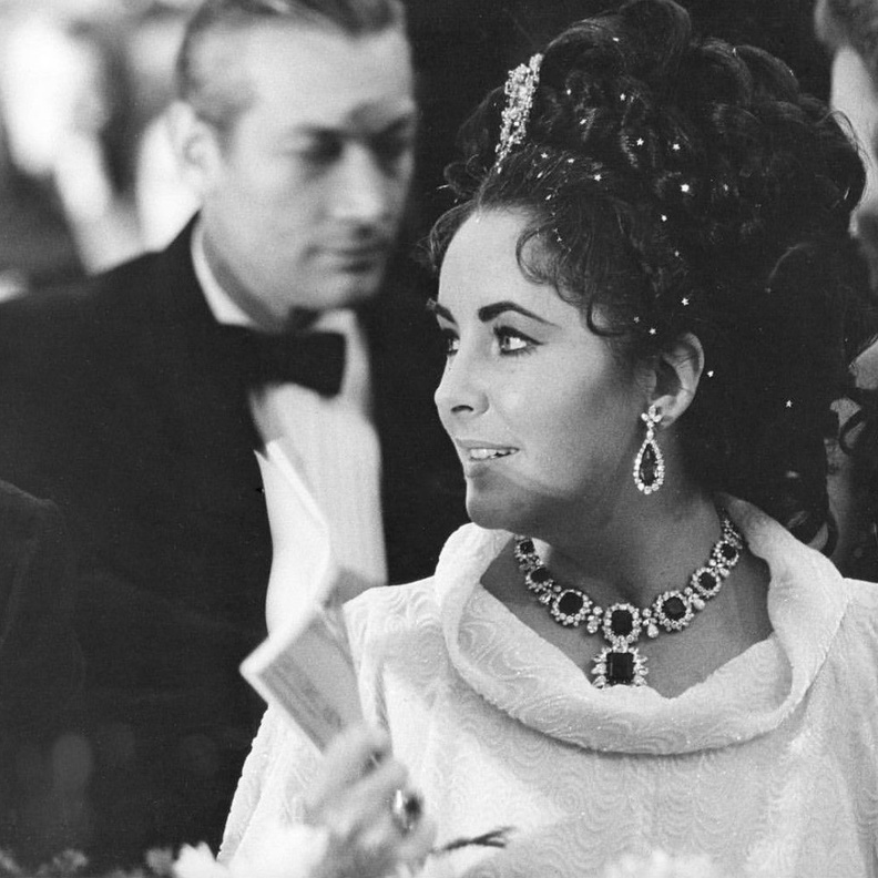 النجمة الأمريكية إليزابيث تايلور 