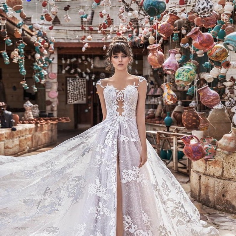 فساتين بفتحات امامية