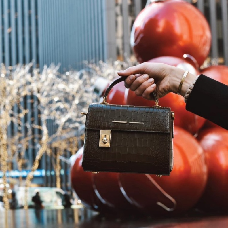 متجر جاشنمال يعرض منتجات علامة الحقائب الفاخرة NATIVE 