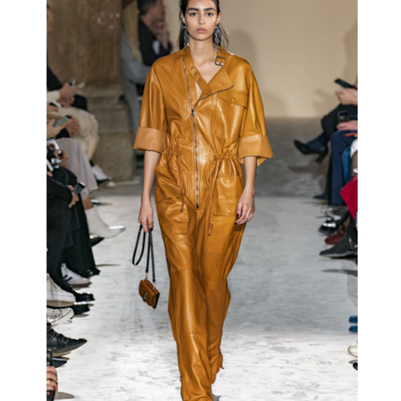 اجمل موديلات جمبسوت جلد ابيض من منصات عروض الأزياء 2020 من Off White