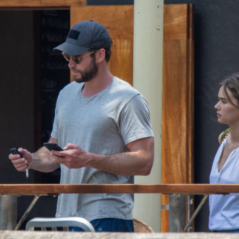 ليام هيمسورث مع حبيبته الجديدة