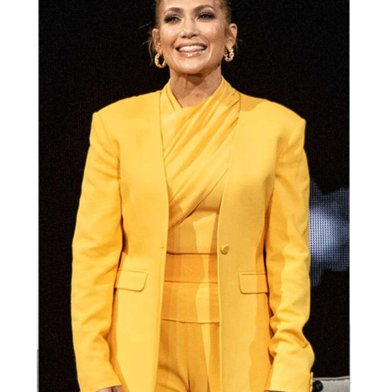  اطلالة عصرية بالكروب توب والتنورة الضيقة