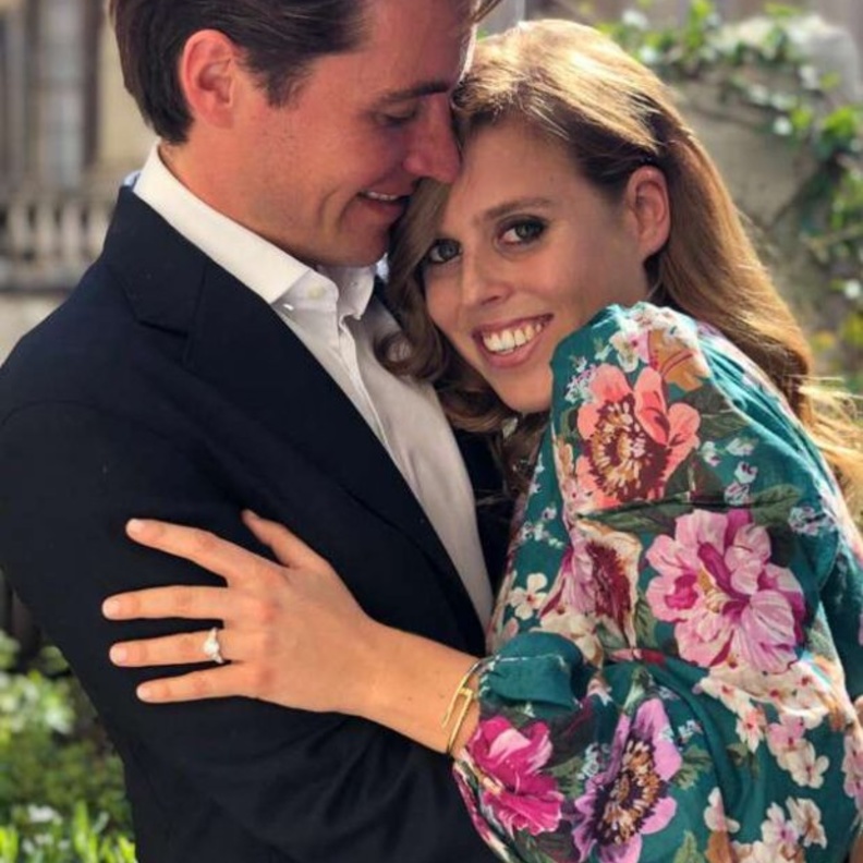 كيف كانت إطلالة الأميرة بياتريس في يوم عٌرسها السري؟