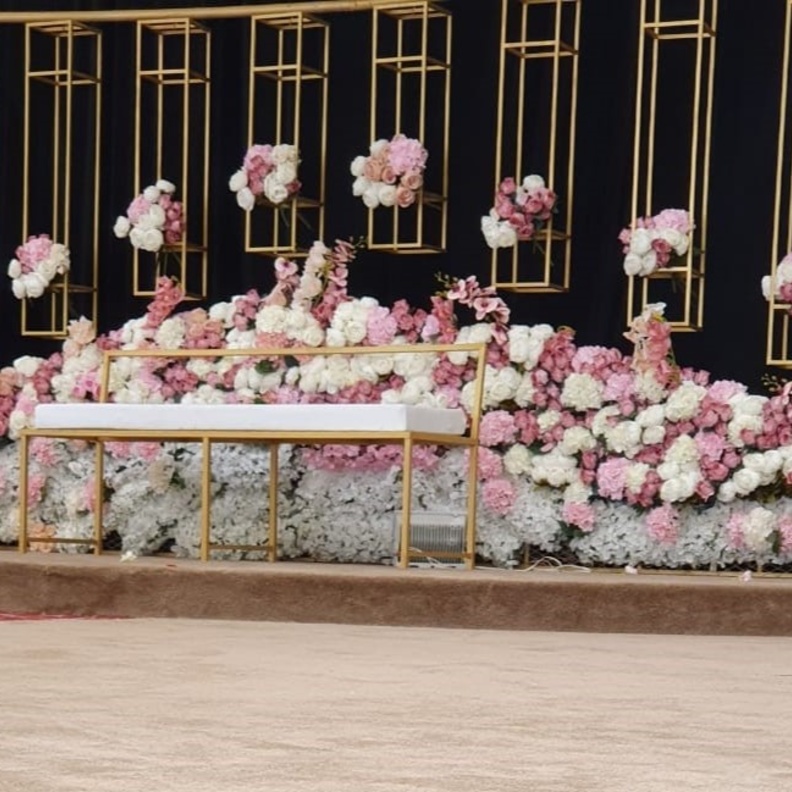 كوشة عروس بتنسيق المنظمة اماني شوك