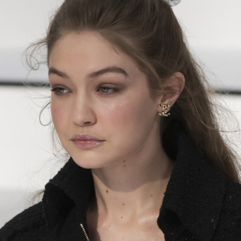 تسريحات شعر طبيعية في عرض شانيل لخريف وشتاء 2020-2021