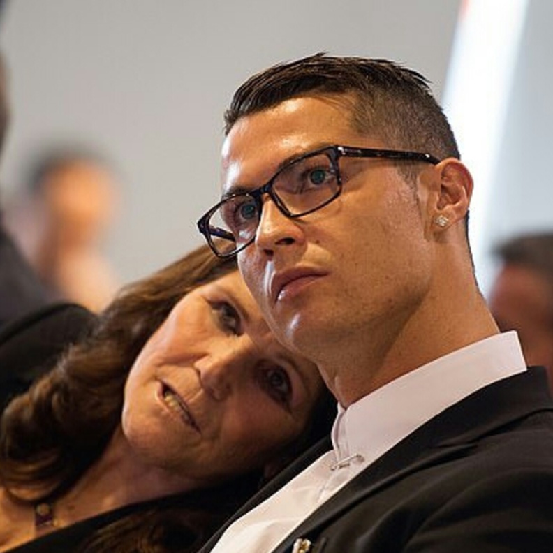 رونالدو و ووالدته 