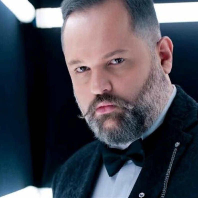 محمد عبد العزيز يدعم ياسمين عبد العزيز