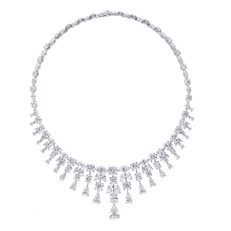 عقد ماسي من مجوهرات معوض