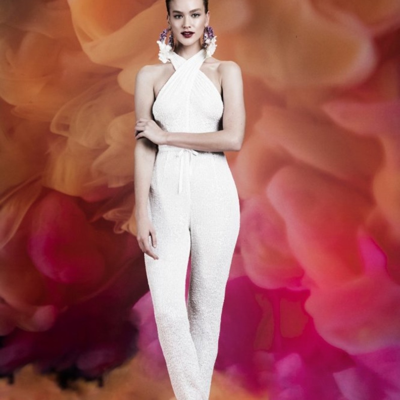 موديلات فساتين زفاف بقصة الجمبسوت