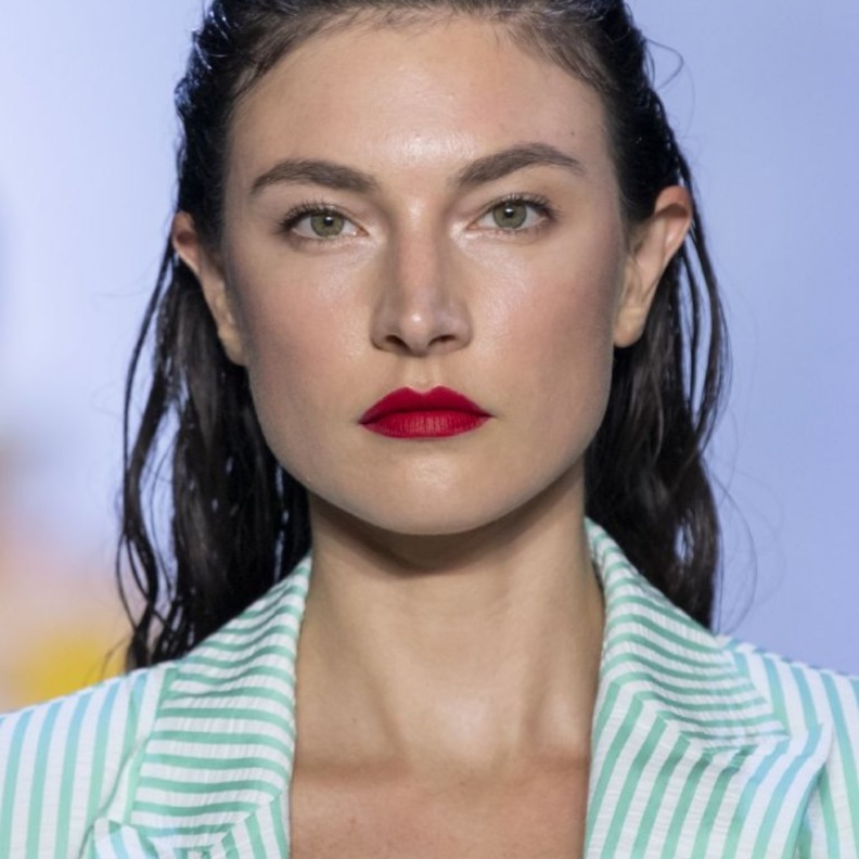 احدث الوان احمر شفاه قوي 2020 من Prabal Gurung