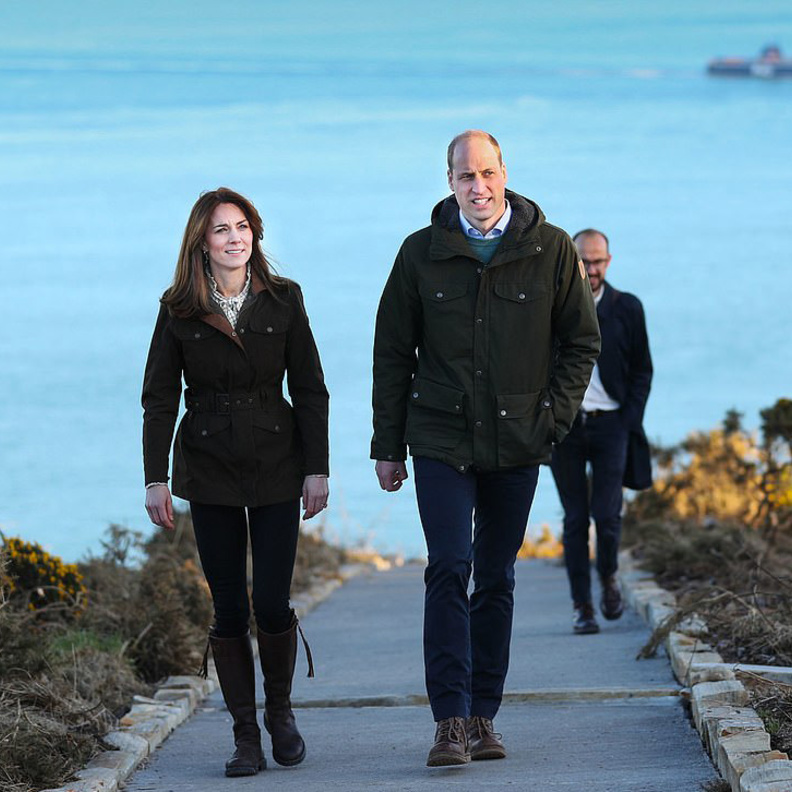 الأمير وليام وزوجته كيت ميدلتون في نزهة رومانسية