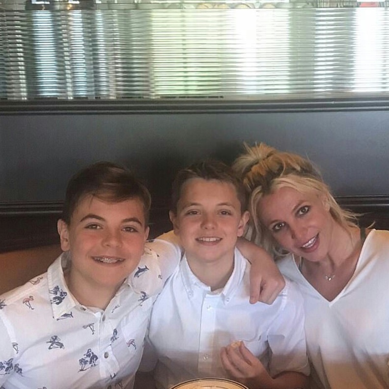 بريتني سبيرز و أولادها 