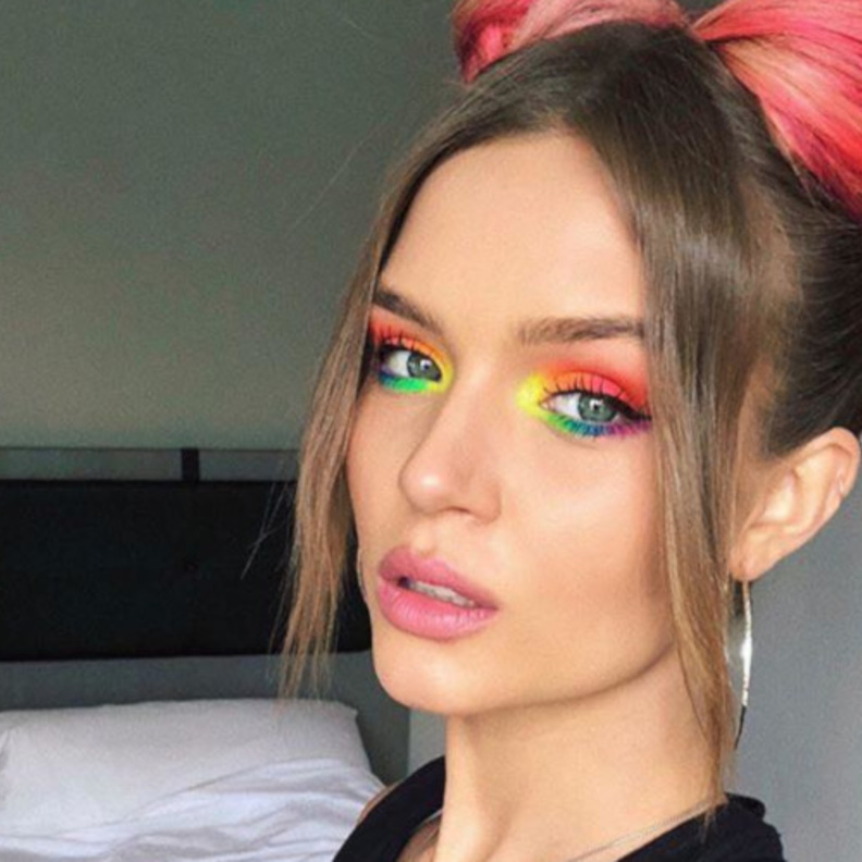 صيحة ألوان ظلال العيون الملونة لهذا الربيع